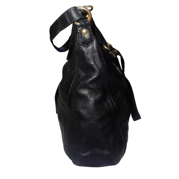 EUC Coach Vintage Black Leather Shoulder Bag with Gold Hardware Croc Detail - Picture 4 of 16